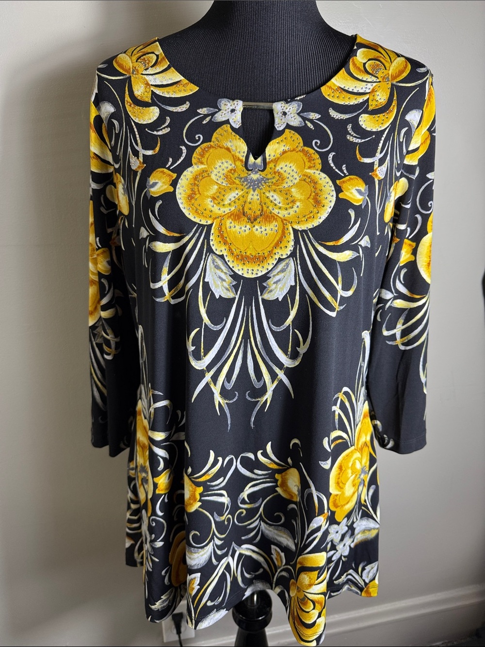 JM Collection Women's Black & Yellow Floral Keyhole Tunic Top Sz L